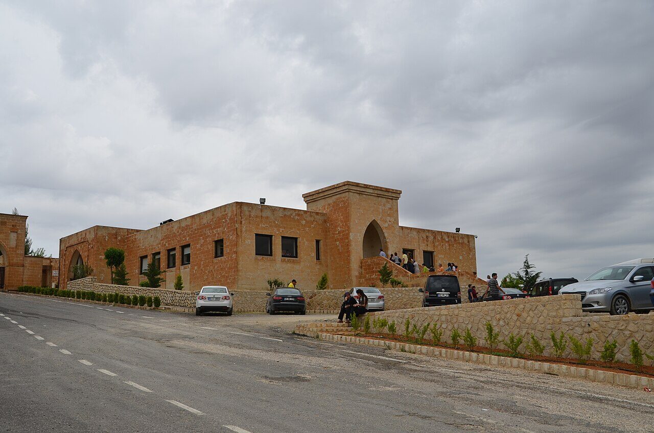 Deyrulzafaran Manastırı'nın taş avlusu