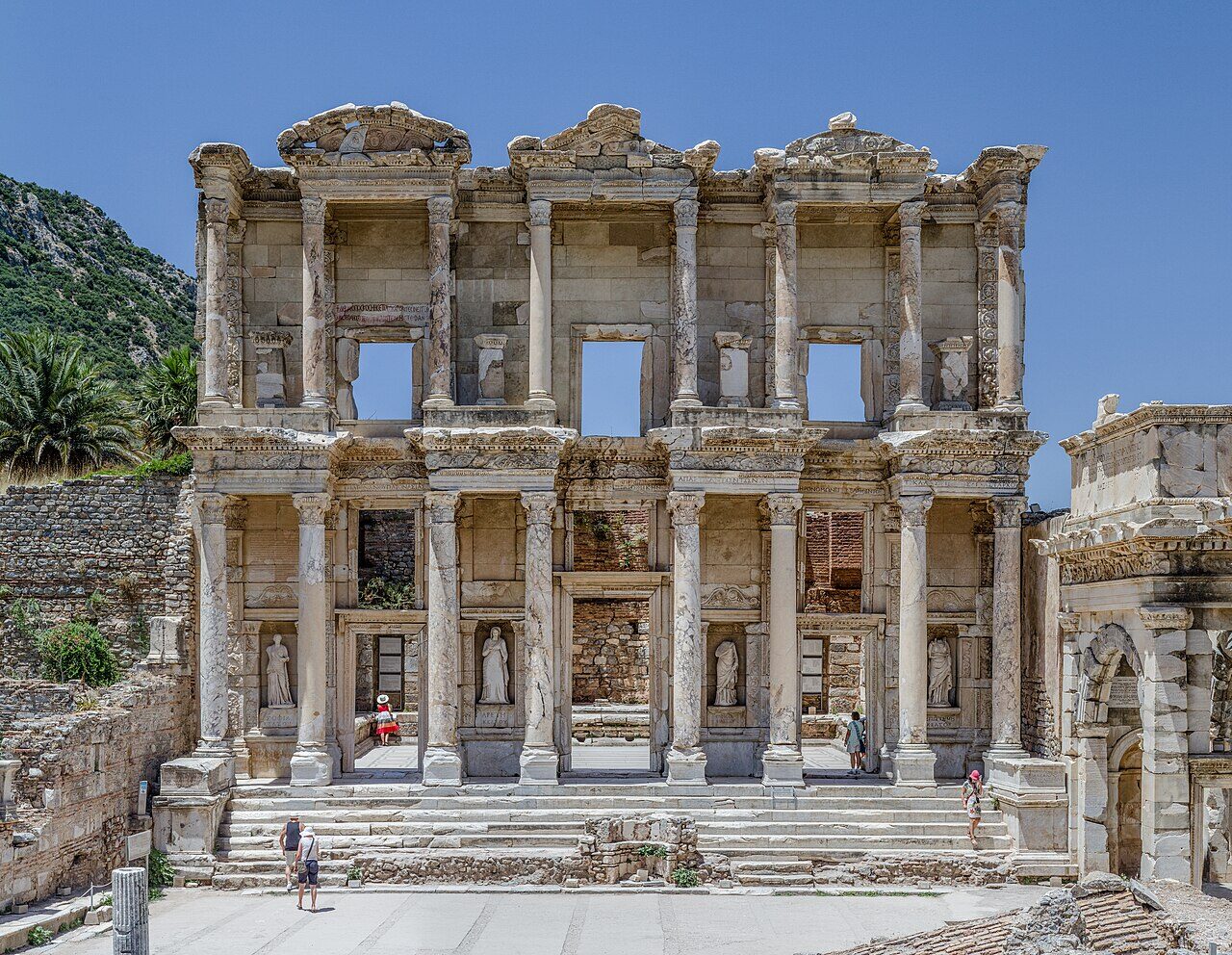 Efes Antik Kenti'nde Celsus Kütüphanesi cephesi