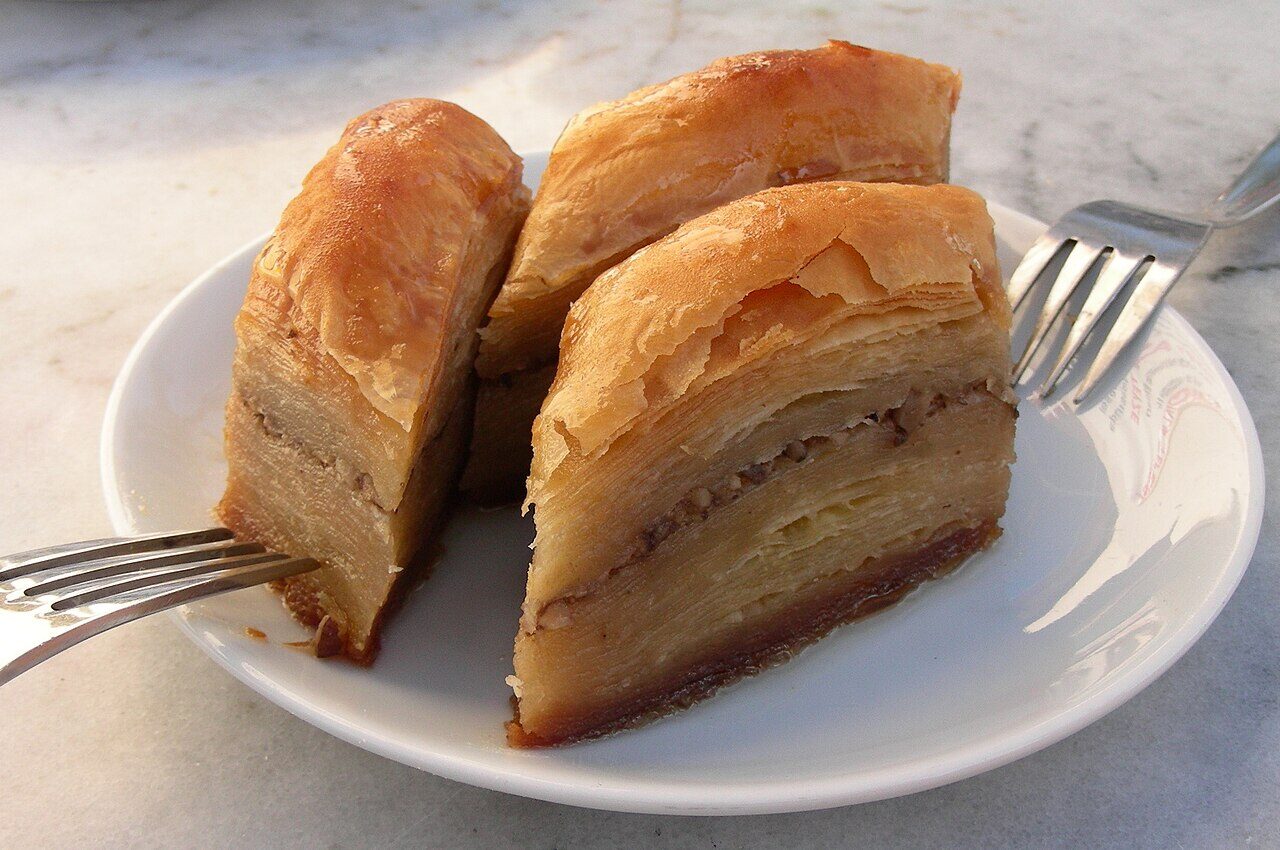 Tabakta Antep baklavası