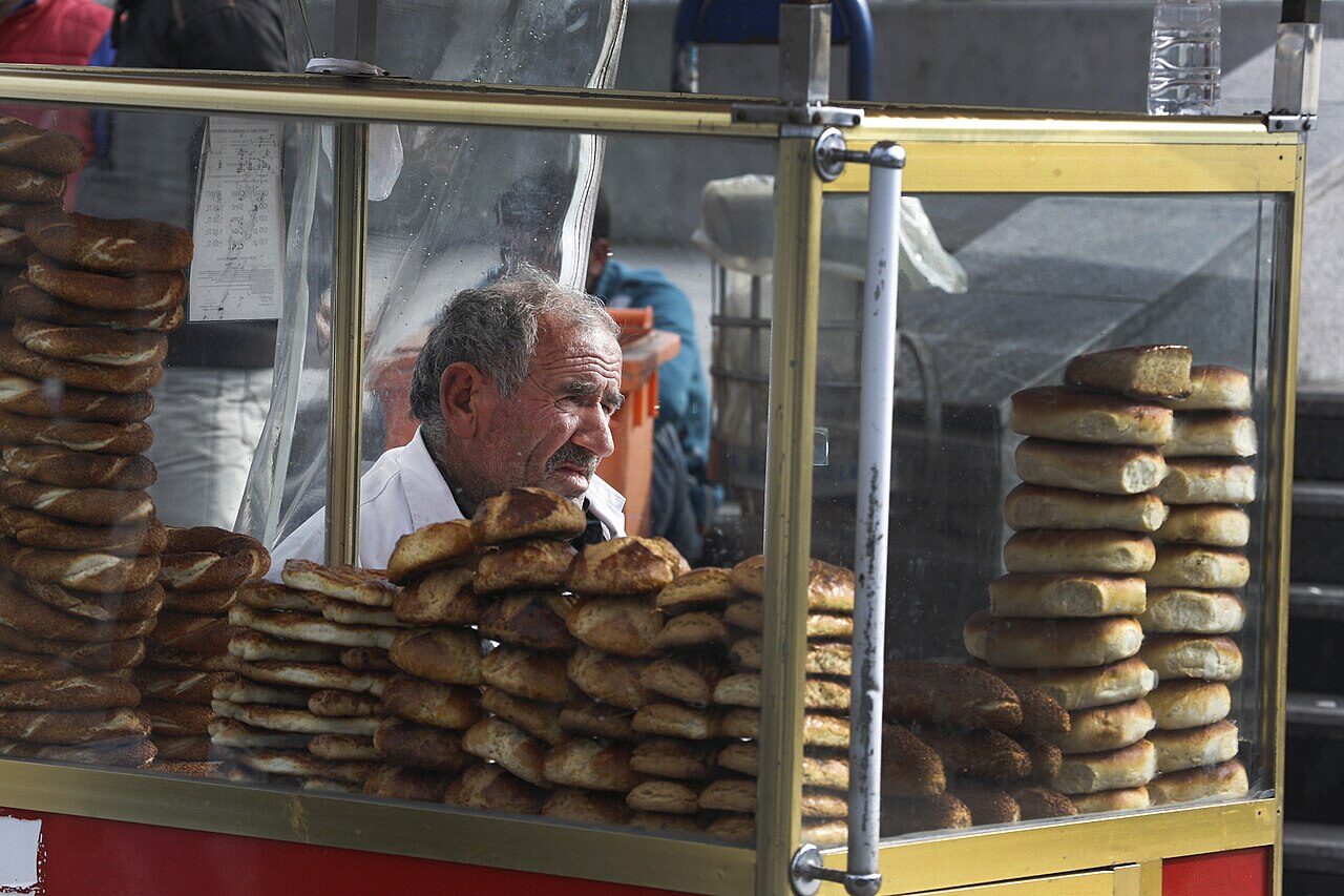 İstanbul'da simit tezgâhı