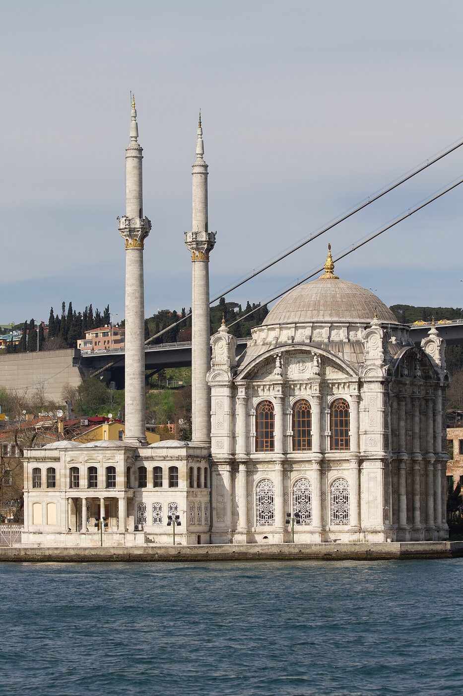 Boğaz kıyısında Ortaköy Camii