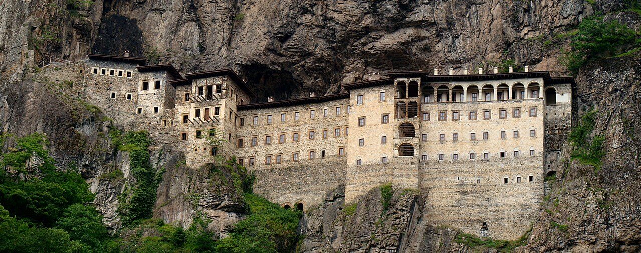 Kayalığa oyulmuş Sümela Manastırı