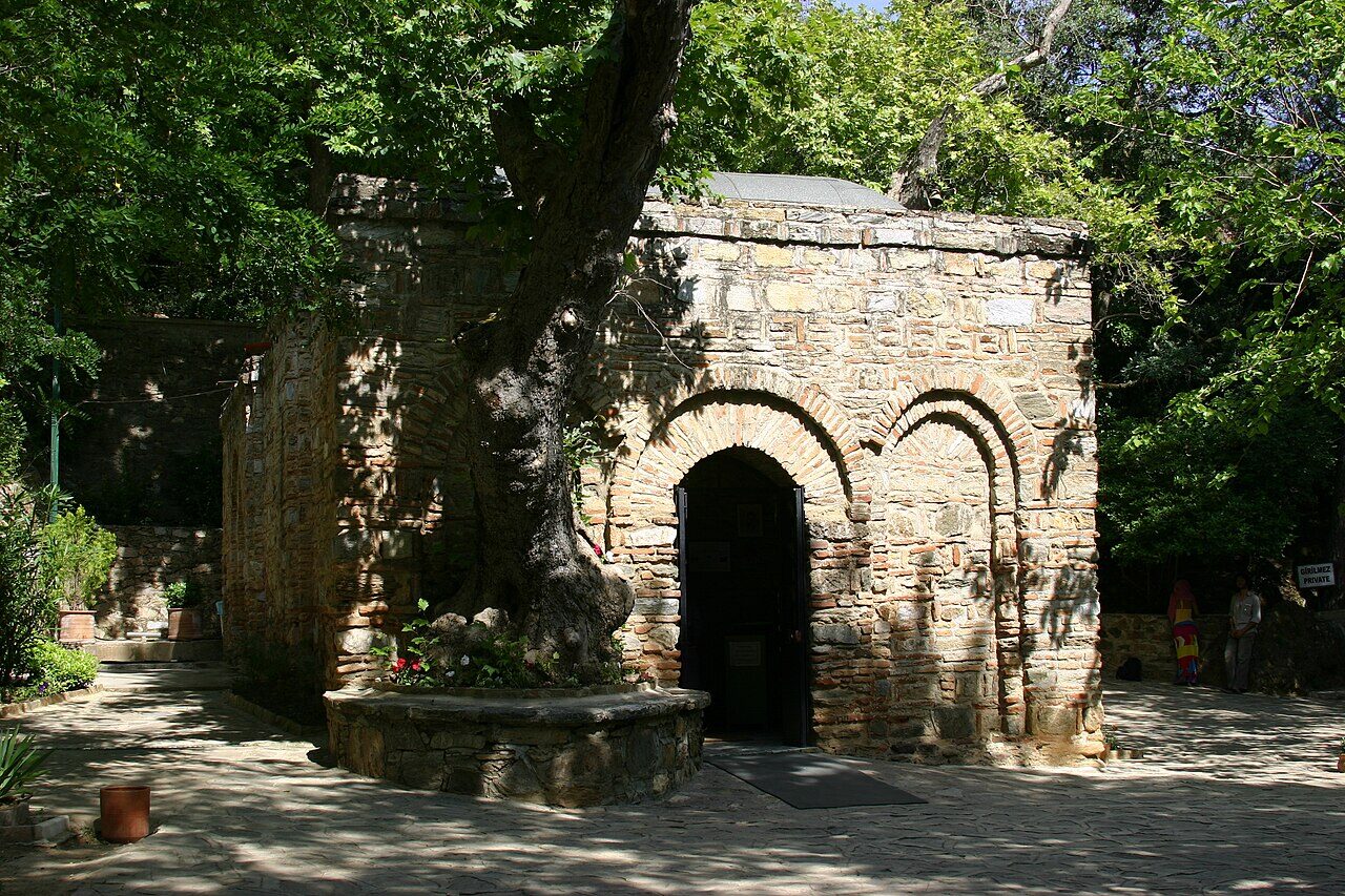 Meryem Ana Evi'nin taş yapısı